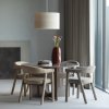 378126 M 378108 L 378108 B 377480 U 377983 NS 01 SF WP Marvo eettafel 130 cm mdf mokkabruin Sedo eetkamerstoel Sahil vaas Loft hanglamp vierkant