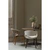 377505 ND 377505 ZN 01 SF FA Yossi eetkamerstoel naturel xzand met houten poot donkerbruin naturel