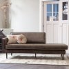 800743 A 800192 G 800922 G 800923 G 01 SF BP Rodeo daybed left army Ravel vloerkleed warm groen Voue kussen fluweel rococo agave VIERKANT
